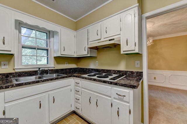567 Planters Row SW, Lilburn, GA 30047