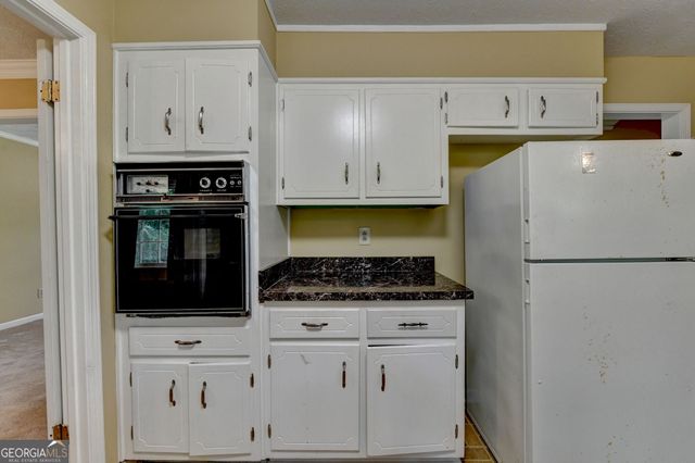 567 Planters Row SW, Lilburn, GA 30047