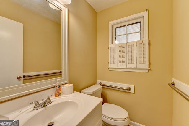 567 Planters Row SW, Lilburn, GA 30047