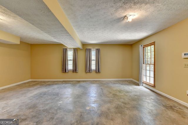 567 Planters Row SW, Lilburn, GA 30047