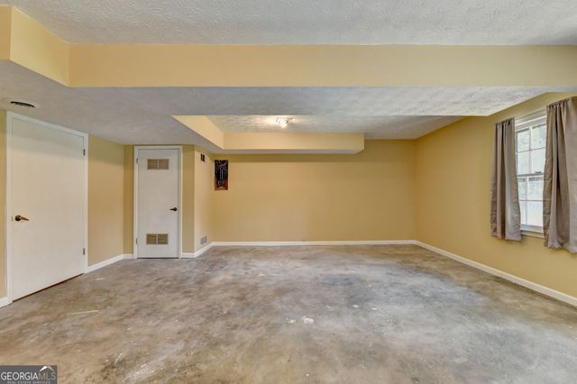 567 Planters Row SW, Lilburn, GA 30047