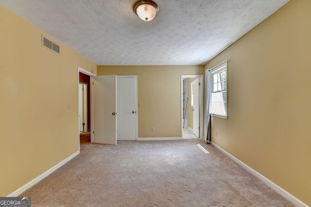 567 Planters Row SW, Lilburn, GA 30047