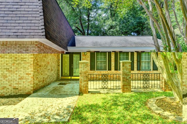 567 Planters Row SW, Lilburn, GA 30047