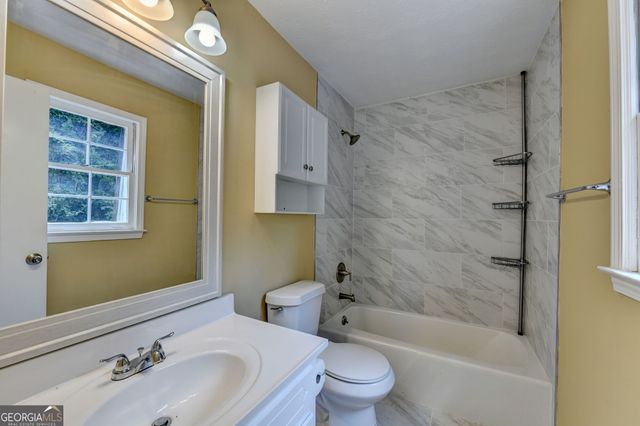 567 Planters Row SW, Lilburn, GA 30047