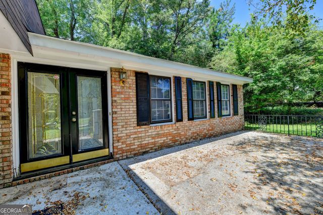 567 Planters Row SW, Lilburn, GA 30047