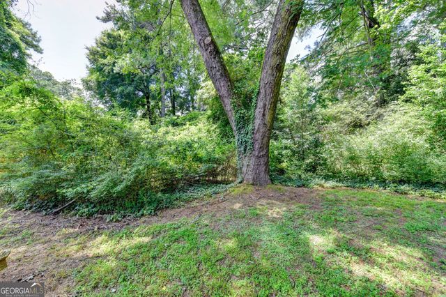 567 Planters Row SW, Lilburn, GA 30047
