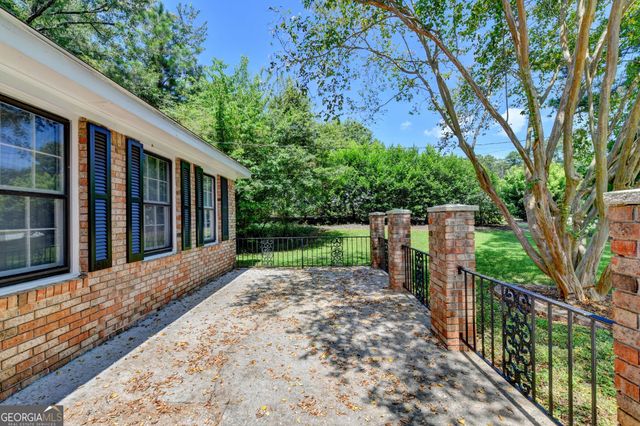 567 Planters Row SW, Lilburn, GA 30047