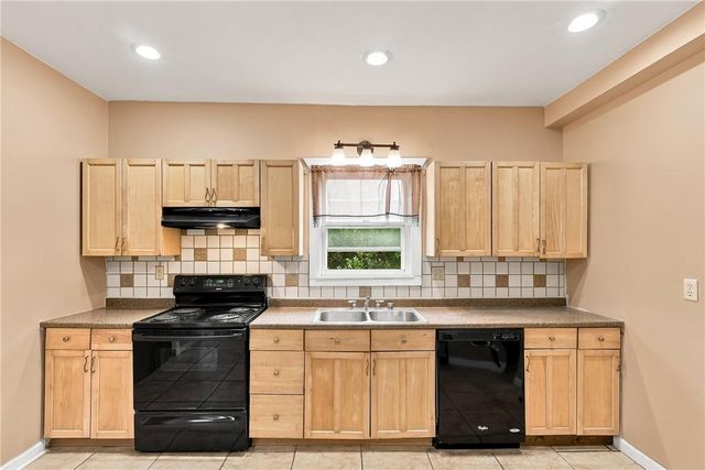 4423 West Mountain View Drive, Lehigh Twp, PA 18088