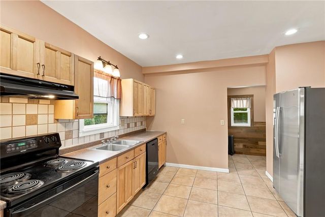 4423 West Mountain View Drive, Lehigh Twp, PA 18088
