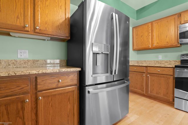 1645 Huntington Park, Rochester Hills, MI 48309