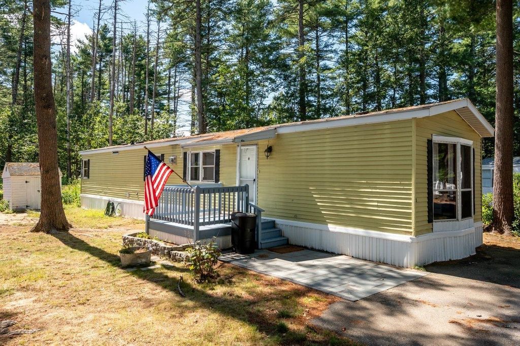 23 Colonial Village, Somersworth, NH 03878