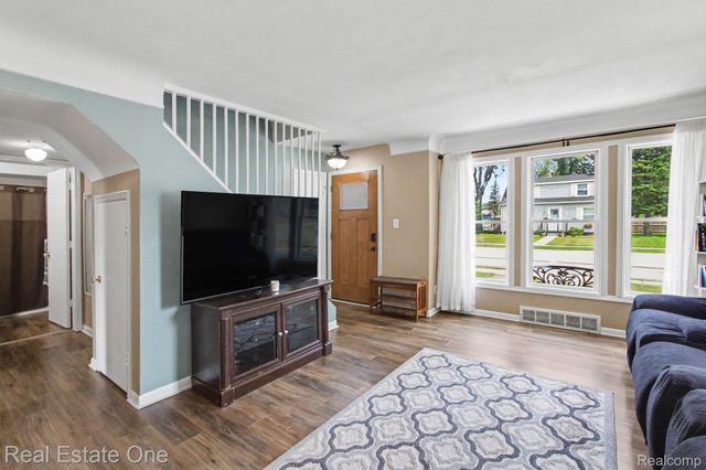 33065 John Hauk Street, Garden City, MI 48135