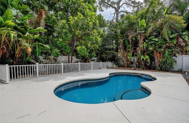 510 WIDEVIEW AVENUE, Tarpon Springs, FL 34689