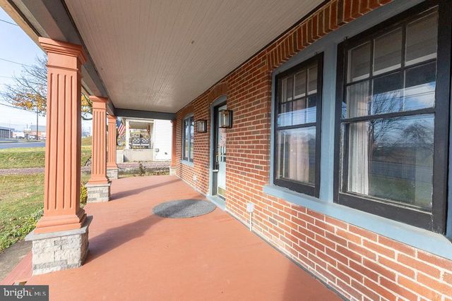 1631 E BUCHANAN TRAIL EAST E, Greencastle, PA 17225