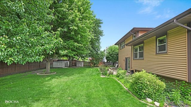 29 Mayfair Lane, Aurora, IL 60504