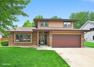29 Mayfair Lane, Aurora, IL 60504