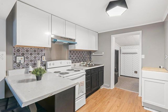 2609 Maplewood Avenue, Lansing, MI 48901