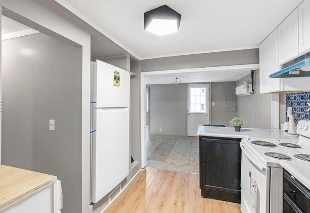 2609 Maplewood Avenue, Lansing, MI 48901