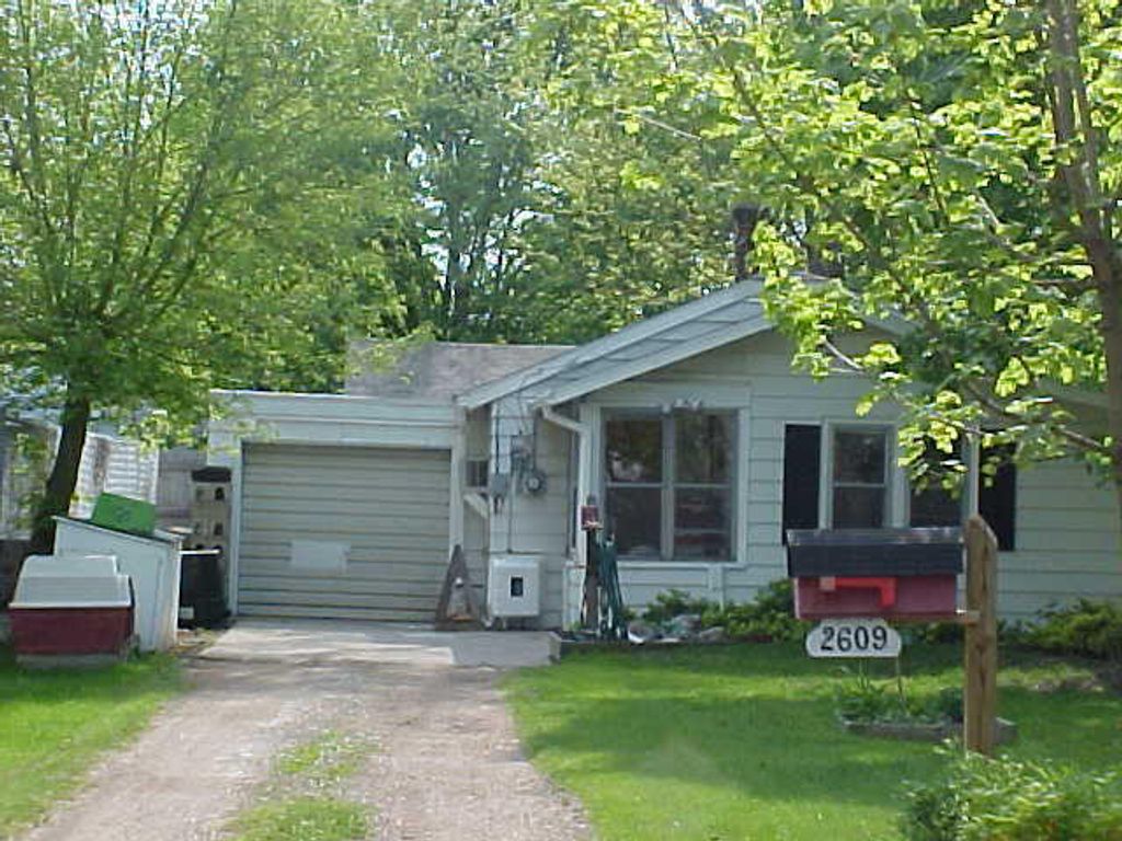 2609 Maplewood Avenue, Lansing, MI 48901