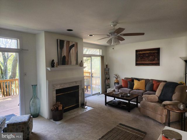 922 GLACKENS LN, Wilmington, DE 19808