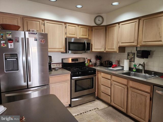 922 GLACKENS LN, Wilmington, DE 19808