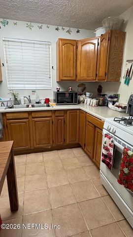 6721 ZIRCON Drive, Jacksonville, FL 32210
