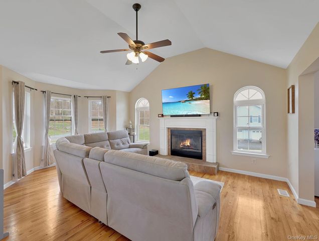 8 Dot Calm Drive, Otisville, NY 10963