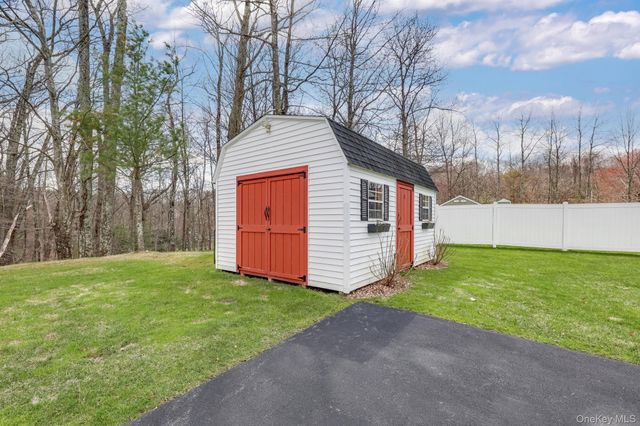 8 Dot Calm Drive, Otisville, NY 10963