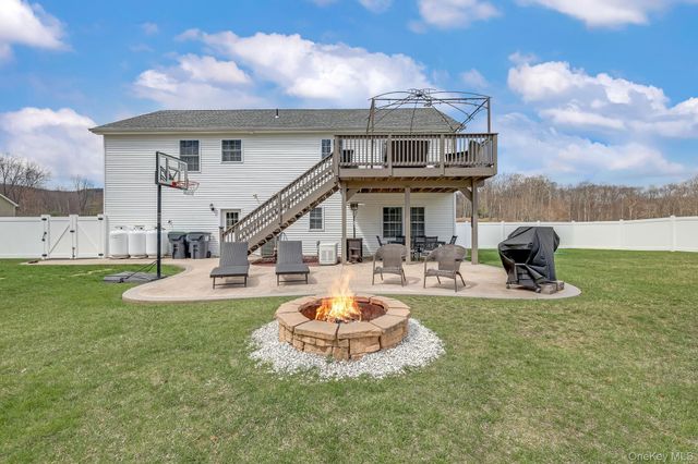 8 Dot Calm Drive, Otisville, NY 10963