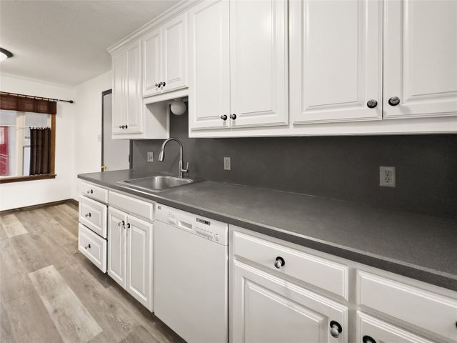 609 NW Lorna Street, Burleson, TX 76028