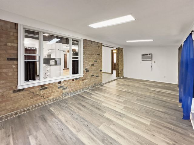 609 NW Lorna Street, Burleson, TX 76028