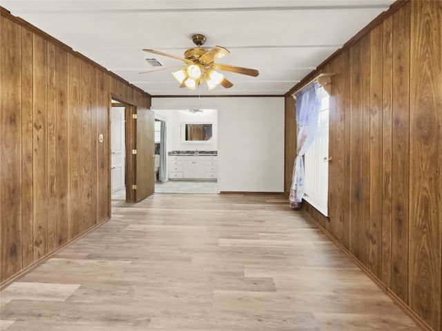 609 NW Lorna Street, Burleson, TX 76028