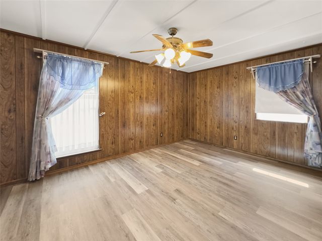 609 NW Lorna Street, Burleson, TX 76028