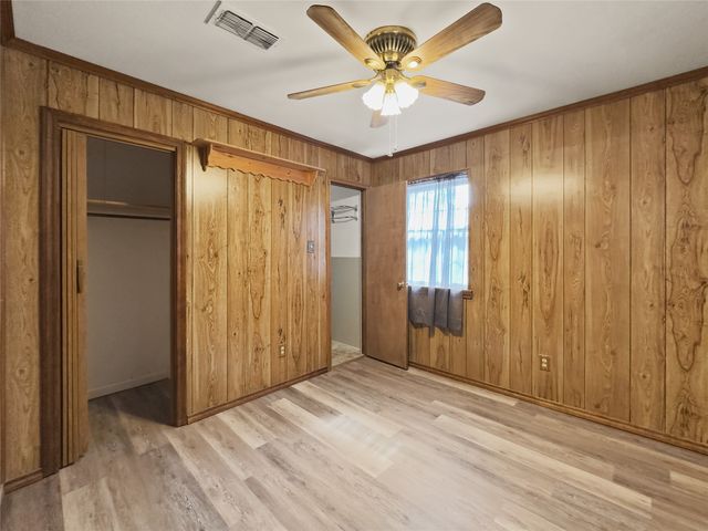 609 NW Lorna Street, Burleson, TX 76028