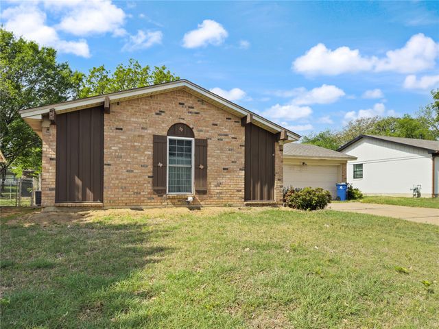 609 NW Lorna Street, Burleson, TX 76028