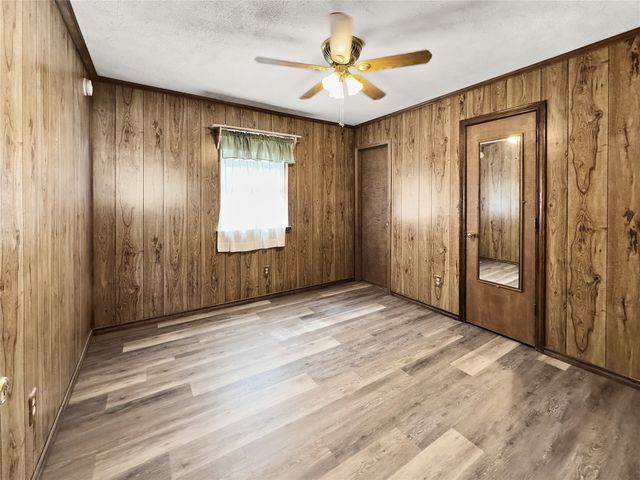 609 NW Lorna Street, Burleson, TX 76028