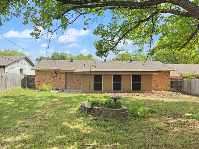 609 NW Lorna Street, Burleson, TX 76028