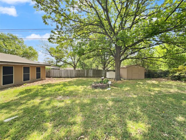 609 NW Lorna Street, Burleson, TX 76028