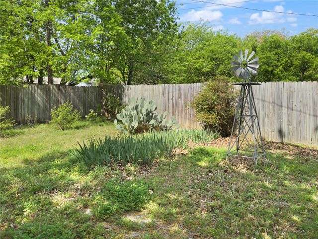 609 NW Lorna Street, Burleson, TX 76028