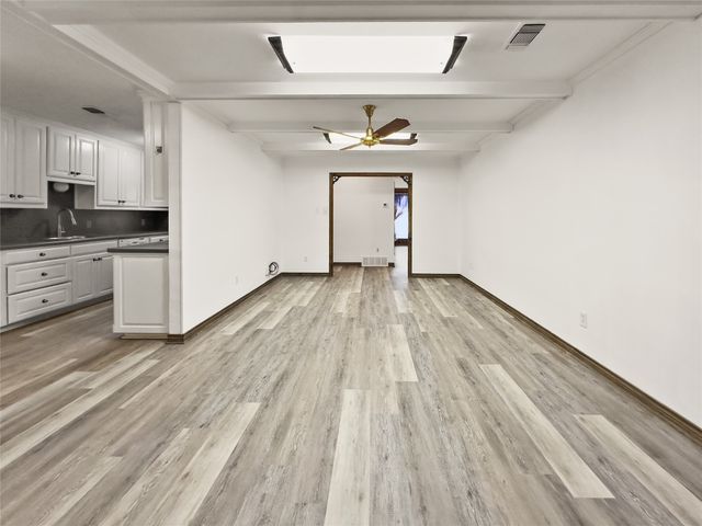 609 NW Lorna Street, Burleson, TX 76028