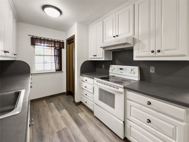 609 NW Lorna Street, Burleson, TX 76028