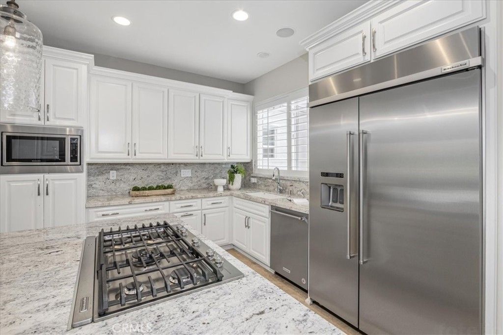 Image 11 of property listing at 617 12th, Huntington Beach, CA 92648
