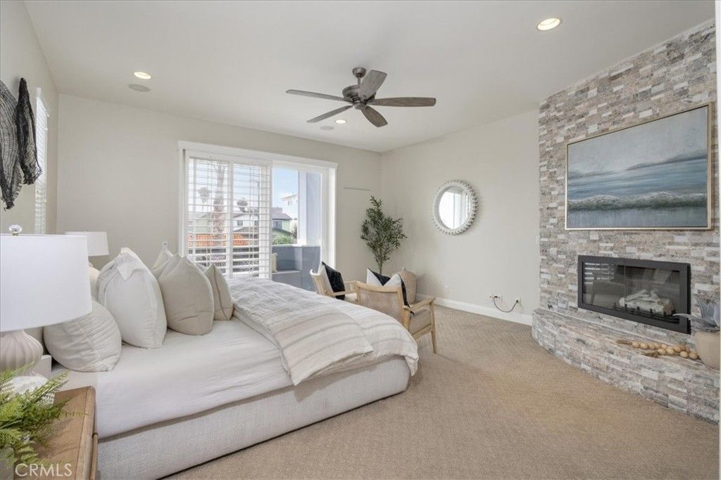 Image 15 of property listing at 617 12th, Huntington Beach, CA 92648