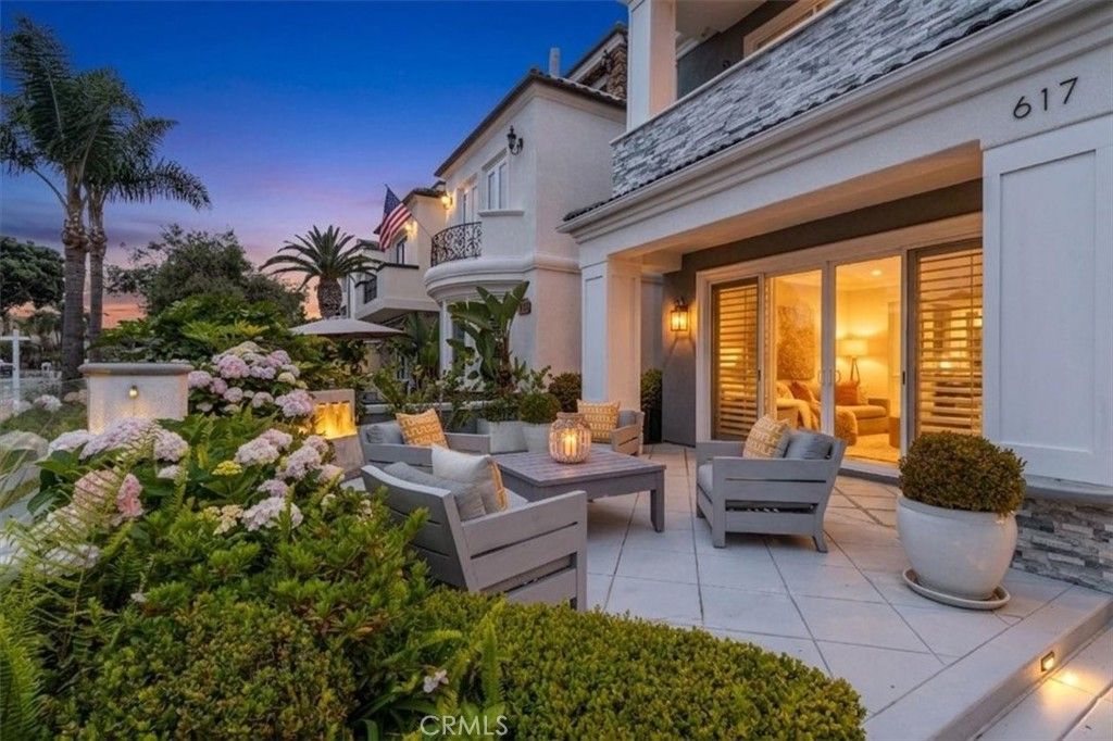 Image 3 of property listing at 617 12th, Huntington Beach, CA 92648