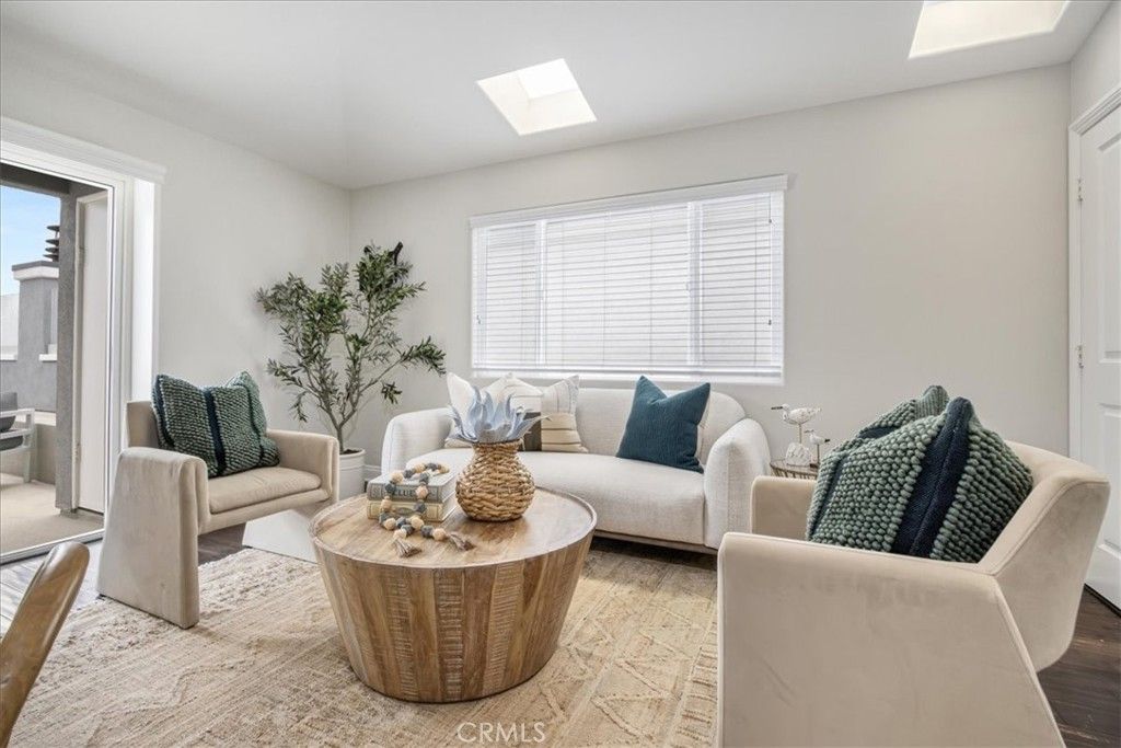 Image 30 of property listing at 617 12th, Huntington Beach, CA 92648