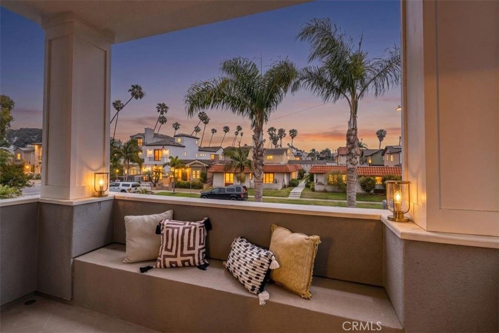 Image 33 of property listing at 617 12th, Huntington Beach, CA 92648