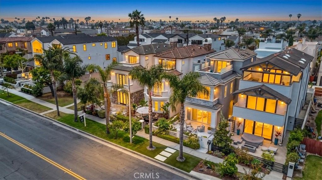 Image 35 of property listing at 617 12th, Huntington Beach, CA 92648