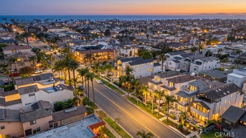 Image 36 of property listing at 617 12th, Huntington Beach, CA 92648