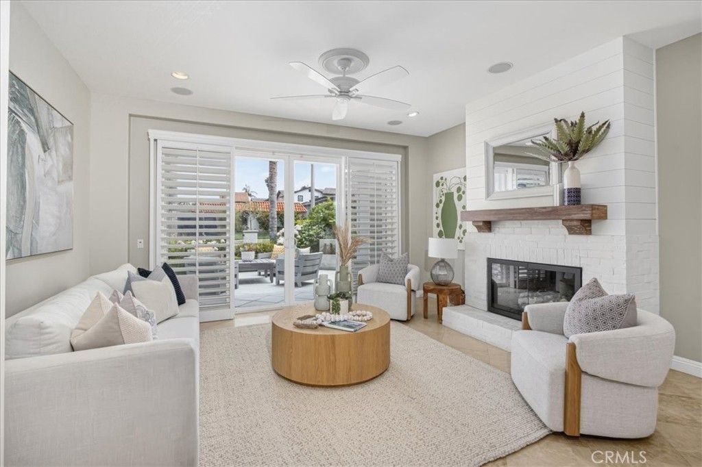 Image 4 of property listing at 617 12th, Huntington Beach, CA 92648