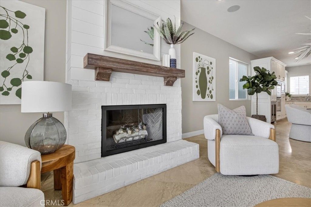 Image 5 of property listing at 617 12th, Huntington Beach, CA 92648